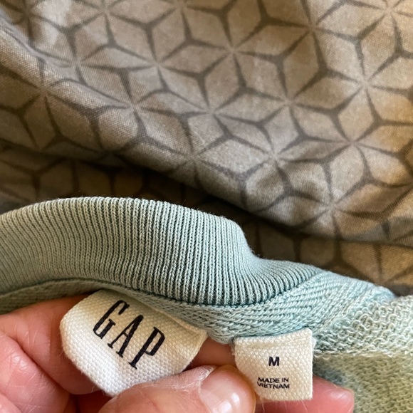 Gap Sweatshirt - Picture 3 of 4